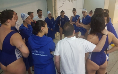 L'equip femení de waterpolo a un partit del títol de lliga 
